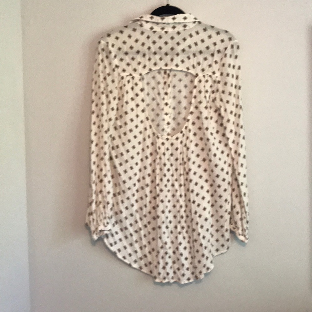Open back long sleeve shirt looks like free people